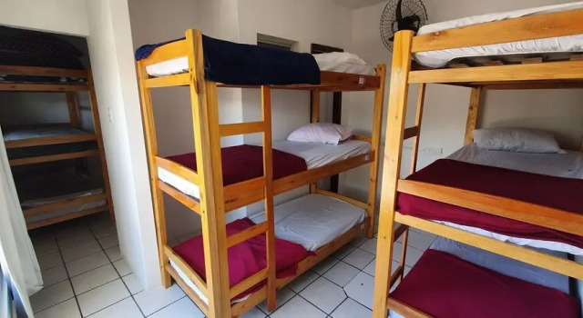 Кровать в общем номере с частичным видом на океан Hostel Farol da Barra