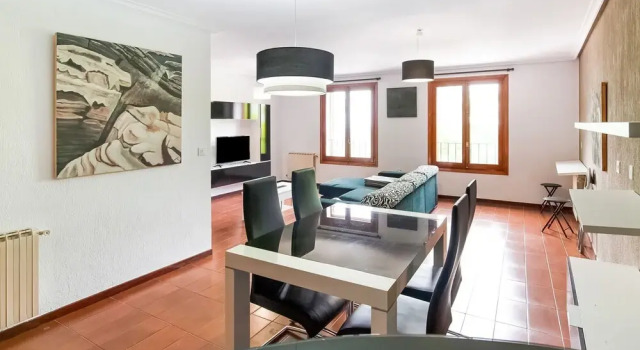 Gorgeous Holiday Home in Laguardia With Terrace, Rezerwuj Hotel Hotele w Baskonia z parkingiem, Parking