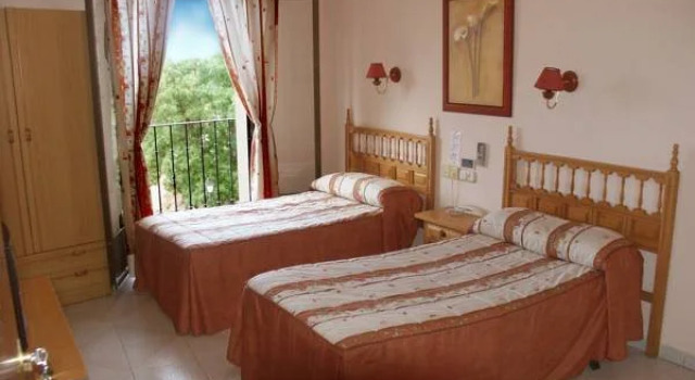Hostal Descalzos, Забронировать Отель Отели Толедо с бассейном, рядом с Монастырь Св. Антония Падуанского, Бассейн