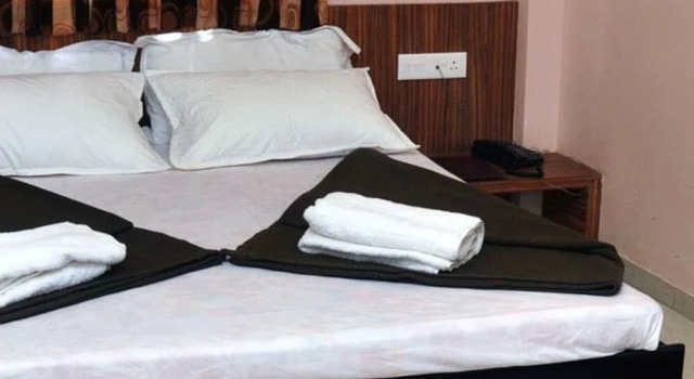 Hotel Radhika Palace, Забронировать Отель Отели штата Раджастхана с парковкой, Парковка