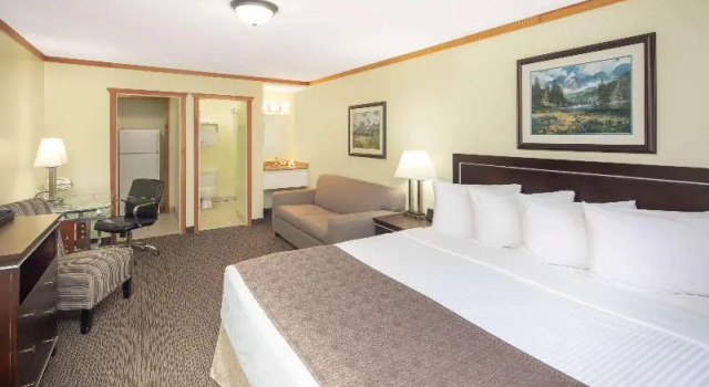 Номер Standard Travelodge by Wyndham Golden Sportsman Lodge