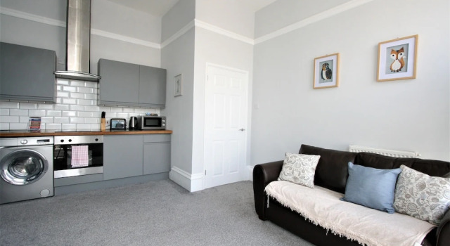 Апартаменты Central Serviced Apartments by Roomsbooked
