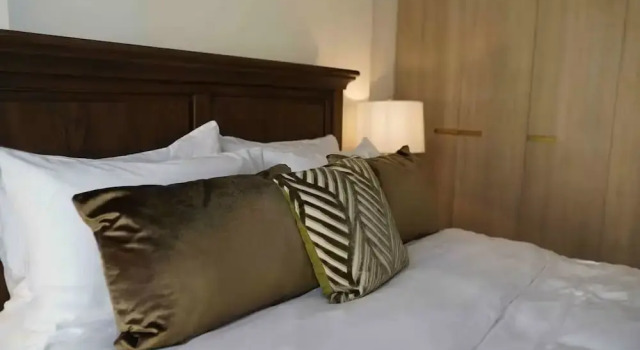 Spacious 2BR in Oxford 212 by Bespoke
