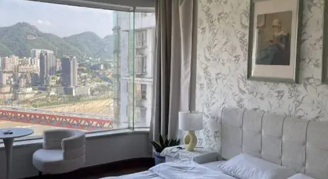 Люкс с 2 комнатами с балконом и с видом на реку Suye River View Homestay (Chongqing Jiefangbei Hongyadong)