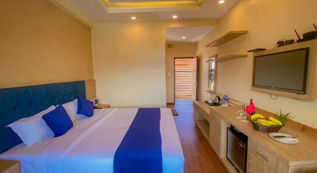 Majestic Lake Front Hotel and Suites
