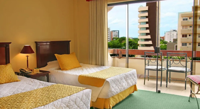 Семейный номер Standard с 3 комнатами с балконом Yotau All Suites Hotel