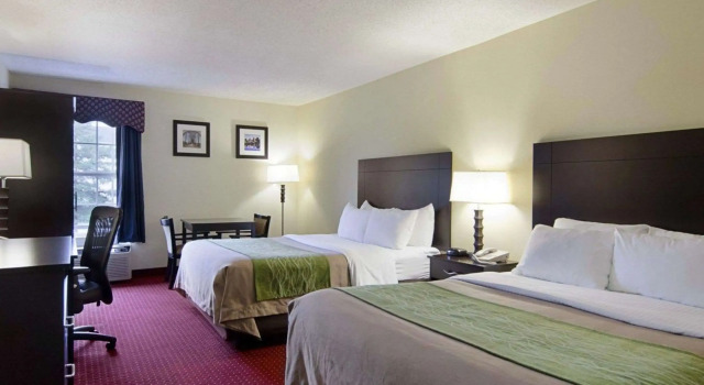 Четырёхместный номер Standard Quality Inn & Suites Little Rock West