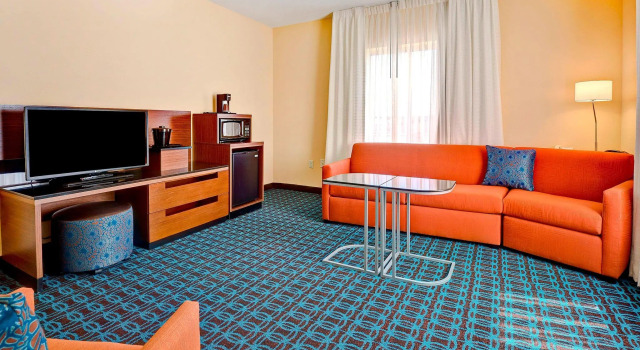 Двухместный люкс c 1 комнатой Fairfield Inn and Suites by Marriott Durham Southpoint