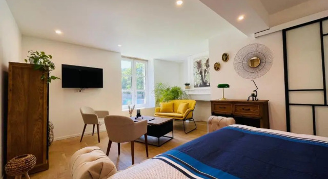 The Balzacienne Room in a charming mansion at the gates of Tours
