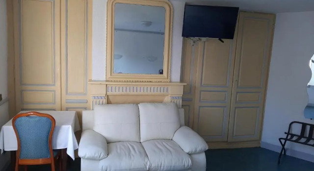 Трёхместный номер Standard Hôtel Les Beaux Arts- Limoges Hypercentre