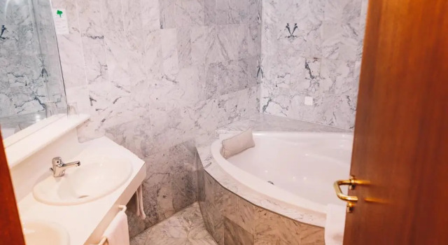 Полулюкс Pauls Hotel