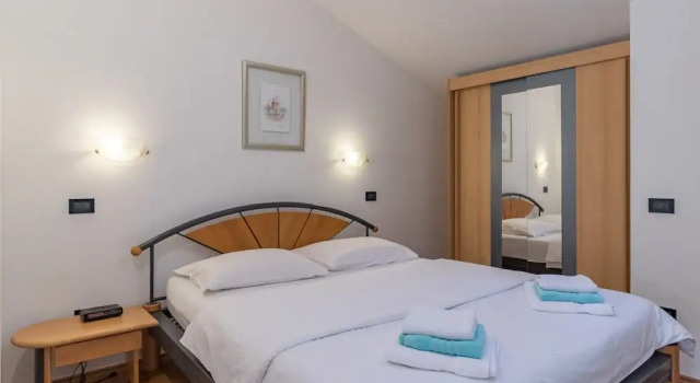 Apartment With Roof Terrace And Shared Pool In Medulin For 4 People Seafront, Reserva ahora Apartamento Hoteles en Pula con aparcamiento, Aparcamiento