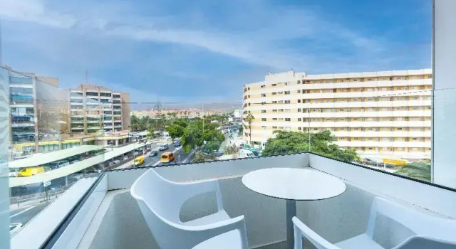 Полулюкс с балконом HL Rondo Hotel