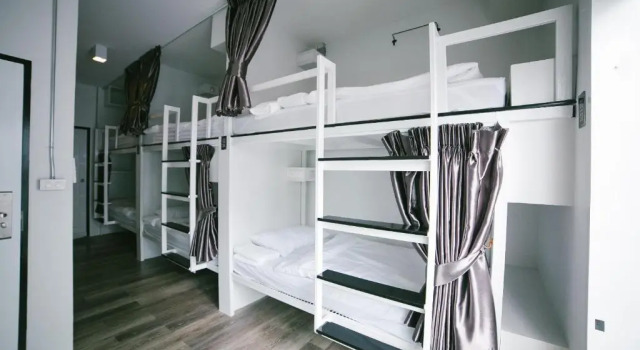 Кровать в общем номере (женский номер) Diff Hostel