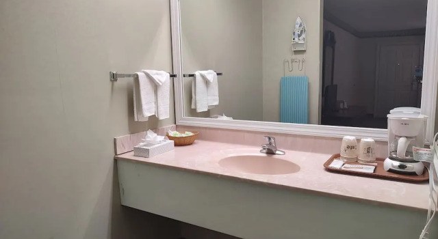 Двухместный номер Standard Hilltop Inn & Suites, near Foxwoods Casino