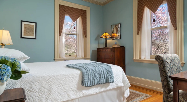 Номер Classic Cornerstone Bed and Breakfast