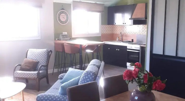 Location saisonnière appartement complet 4 personnes, Забронировать Апартаменты/квартира Отели Finistère с парковкой, Парковка