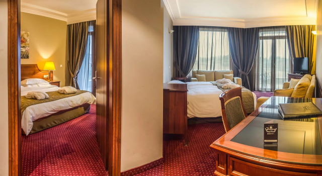 Standardowy trzyosobowy pokój Royal Hotel
