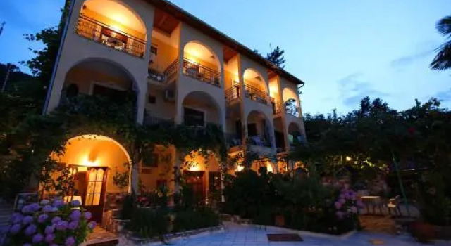 Castle Pontos, Book Hotel Chrisi Akti 