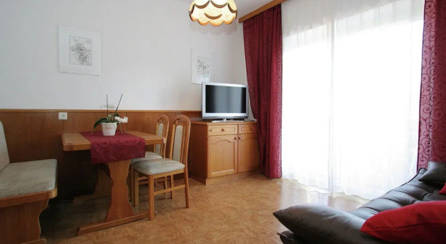 Spacious Holiday Home in Sankt Primus near Ski Slopes, Rezervovat Hotel Hotely v Carinthia s parkováním, Parkování