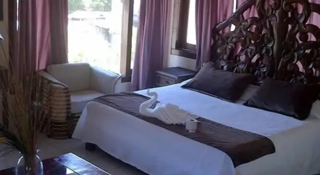 Полулюкс Hotel El Ciprés