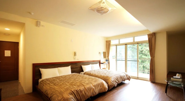 Premium cvadruplă cameră cu balcon Shangti