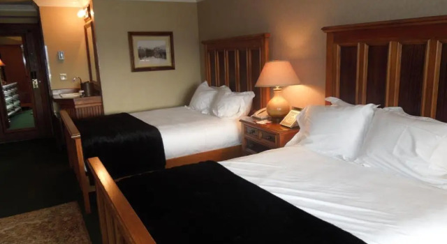 Четырёхместный номер Standard Mirror Lake Inn Resort and Spa