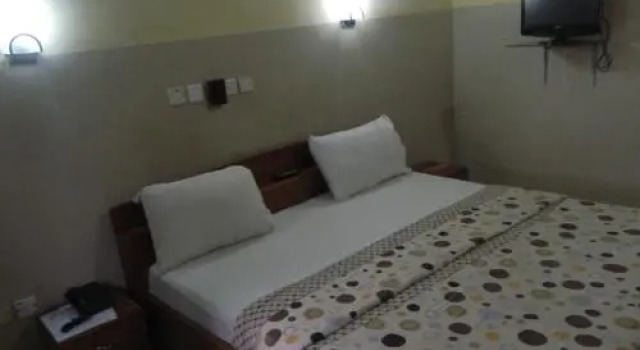 Neighbourhood Guest House, Book Pension Gæstehuse i AbujaMun, Pension