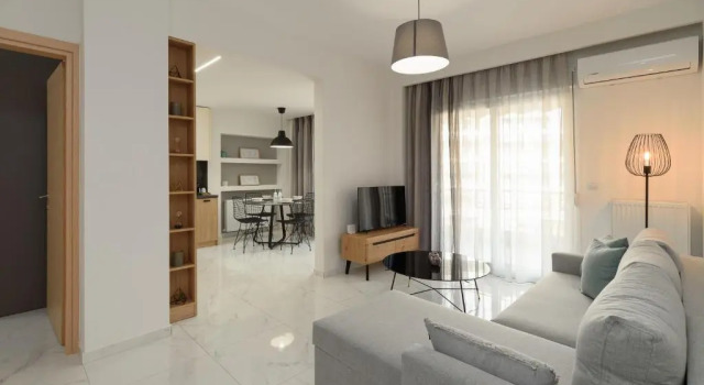 Twin Superior Suites-2nd floor-balcony-250m metro station, Забронировать Отель Салоники Македония