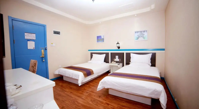East Queen Hotel Entertainment Center, Book Hotel Lanzhou Gansu