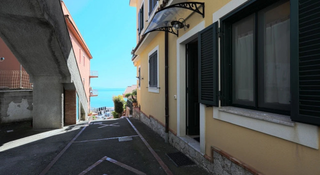 Flat Near The Historic Centre With Private Parking, Book Apartment Hotels in Sicily with Parking, Parking