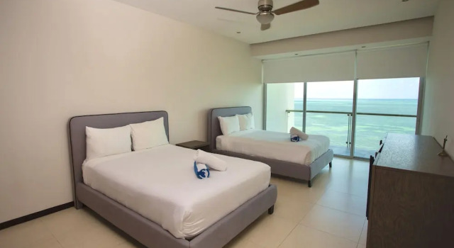 Апартаменты Royal с балконом и oceanfront Beautiful Beachfront Apartments
