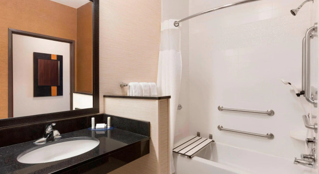 Четырёхместный номер Standard Fairfield Inn & Suites by Marriott Mankato