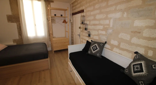 Le Lodeve, Забронировать Отель Монпелье Hérault, рядом с Площадь Ла-Канург