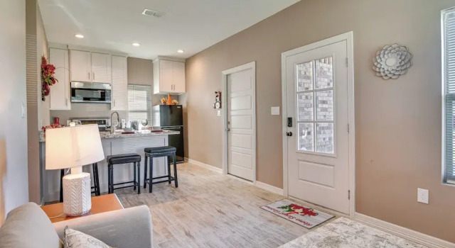 Апартаменты Pet-friendly Brownsville Apartment w/ Yard!