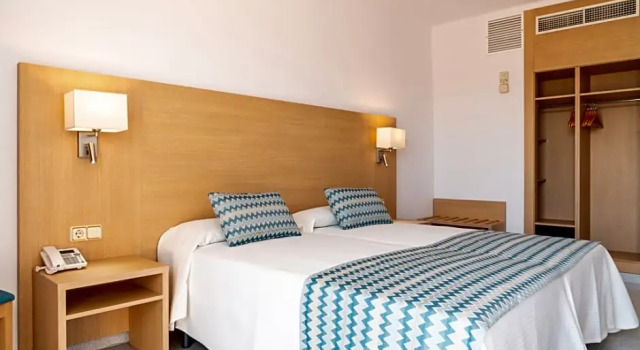 Двухместный номер Superior с балконом Hotel Riutort