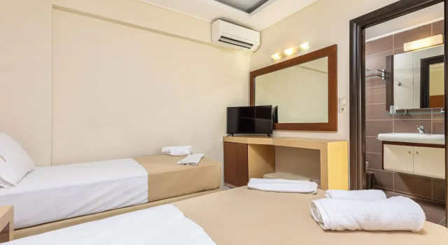 Трёхместный номер Standard с балконом Esperia Hotel
