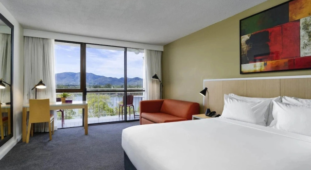 Номер Standard с балконом и с видом на реку Mercure Rockhampton