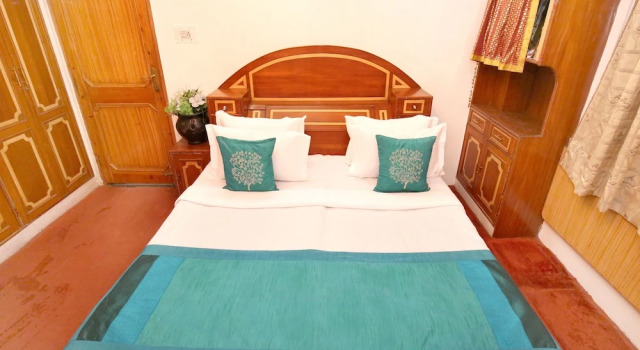 OYO 10858 Home Valley View 2BHK Shimla Bypass, Забронировать Отель Отели Шимлы с парковкой, рядом с Jakhu Temple, Парковка