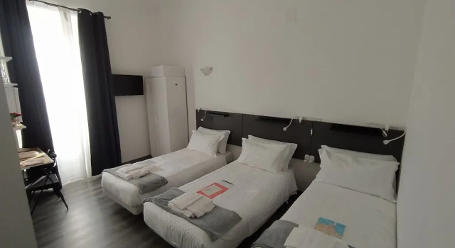 Трёхместный номер Deluxe с балконом и с видом на город DOMUS NIKOLAI ROOMS AND TERRACE-Central Bari