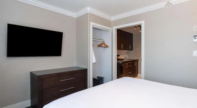 Четырёхместный семейный люкс Sandman Signature Edmonton South Hotel