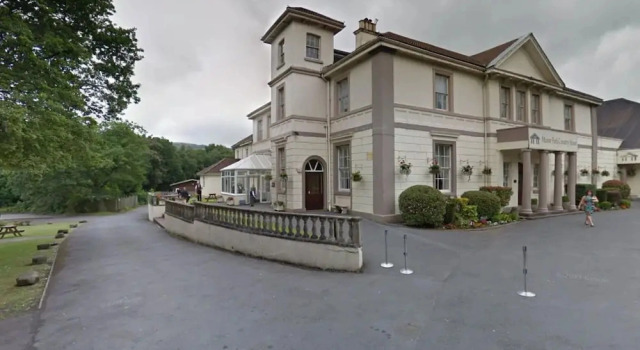 Room 8 - Manor Park Country House Wales, Book Lejlighed Swansea 