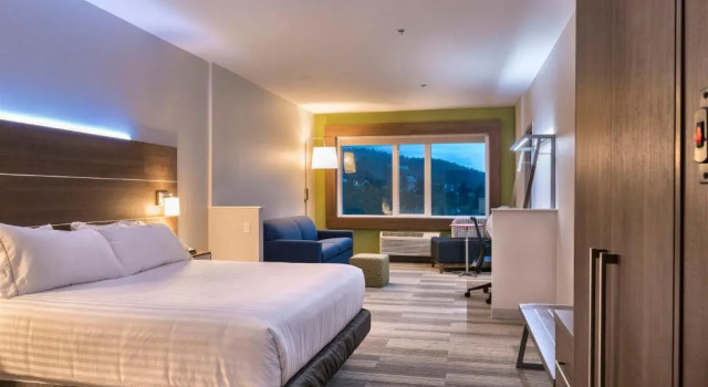 Люкс Holiday Inn Express & Suites Victoria-Colwood by IHG