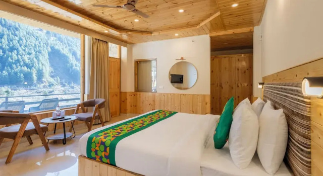 Номер Deluxe с балконом Treebo Premium Silverstone Resort With Mountain Valley View