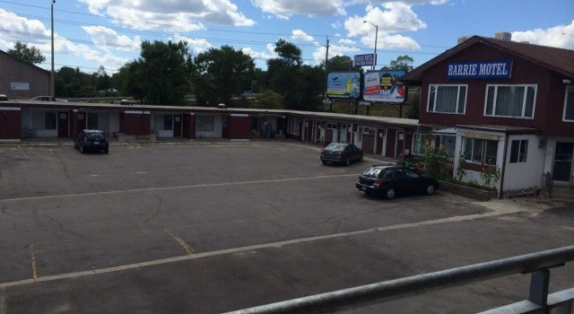 The Barrie Motel, Rezervați Motel Hoteluri în Simcoe County cu parcare, Parcare