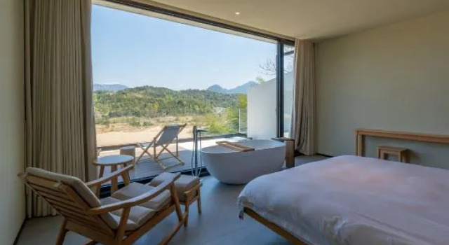 Семейный люкс с балконом и с видом на реку Lion Rock · Youjia Hidden Residence