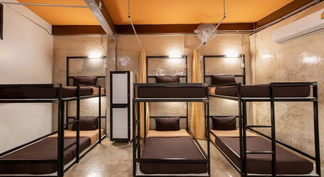 Кровать в общем номере The Alley Hostel & Bistro