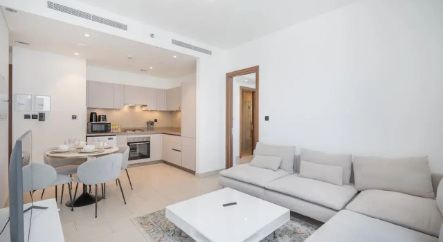 Chic 2 bed Apartment in Sobha Creek Vistas