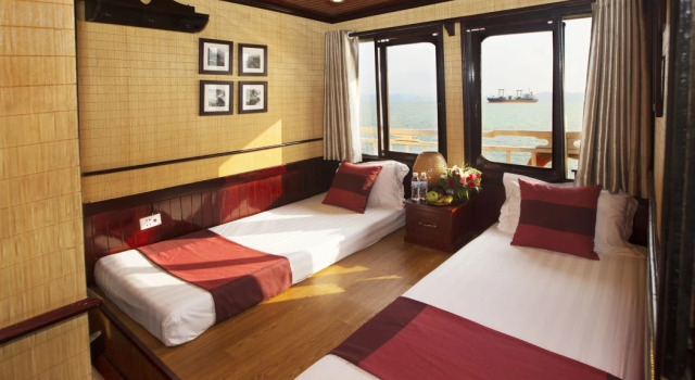 Legend White Dolphin Cruise