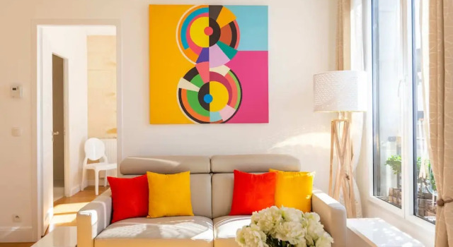 Bright and Colourful Apartment in the City Centre, Rezerwuj Apartament Hotele w Gironde z parkingiem, Parking